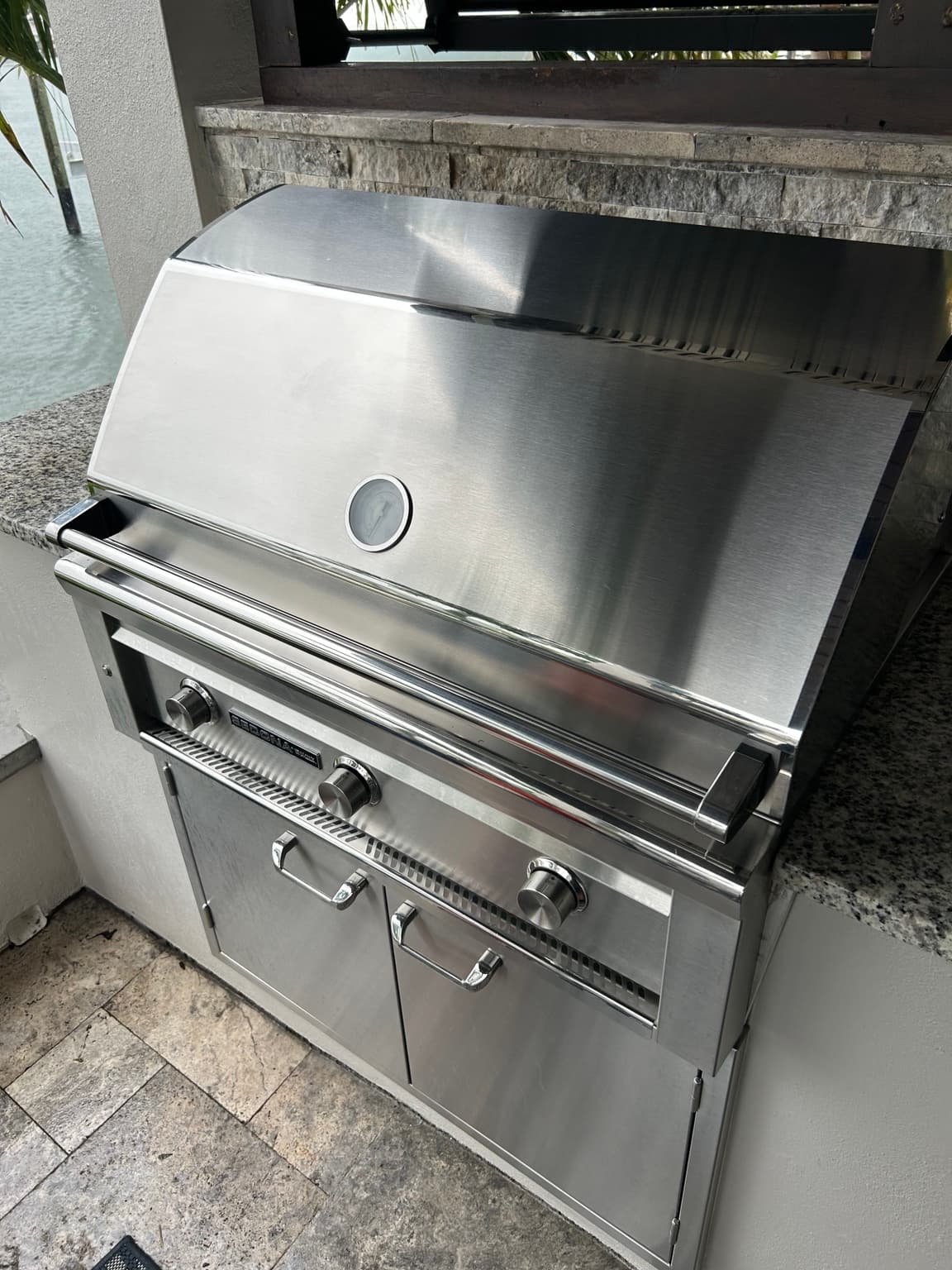 Professionally cleaned stainless steel Sedona by Lynx grill in a Tampa Bay outdoor kitchen