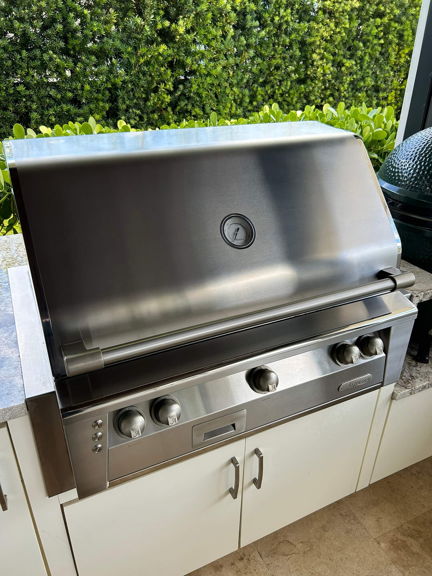 Sparkling grill after service